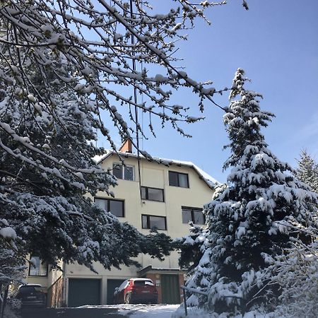 Romantic Two Bedroom Apartments In The Hills Of Budapest With Private Parking Dış mekan fotoğraf