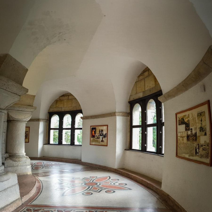 Romantic Two Bedroom Apartments In The Hills Of Budapest With Private Parking Dış mekan fotoğraf
