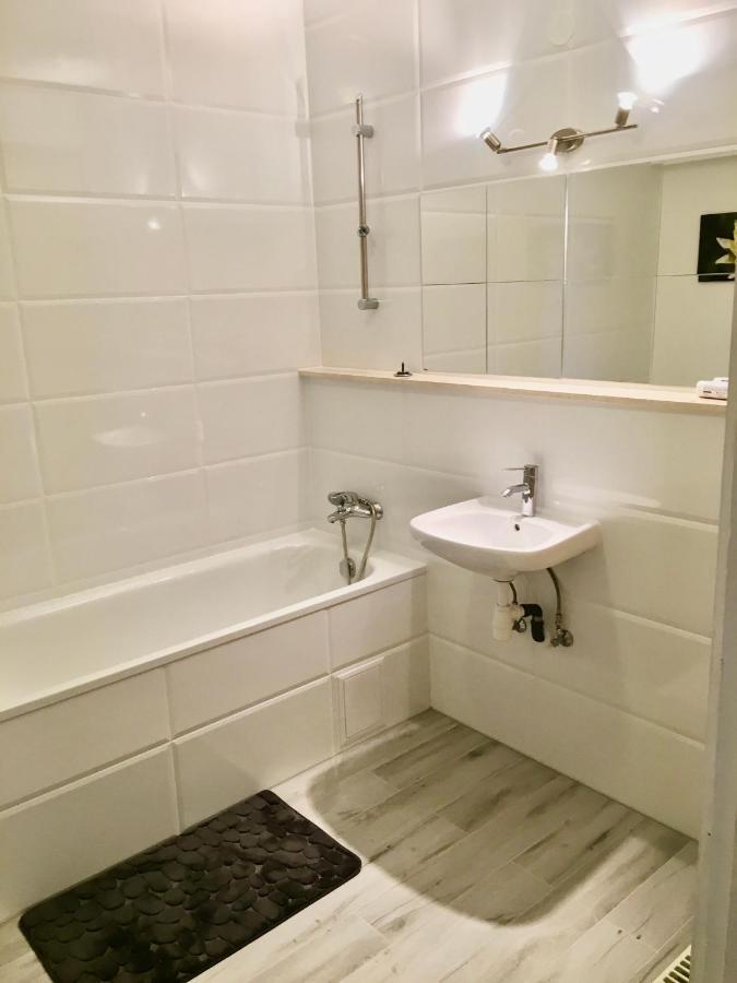 Romantic Two Bedroom Apartments In The Hills Of Budapest With Private Parking Dış mekan fotoğraf